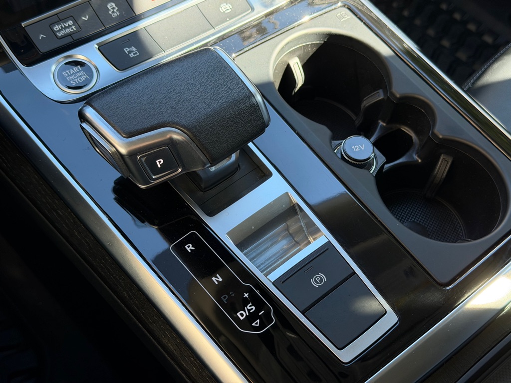 Photo 43 of this AUDI Q8