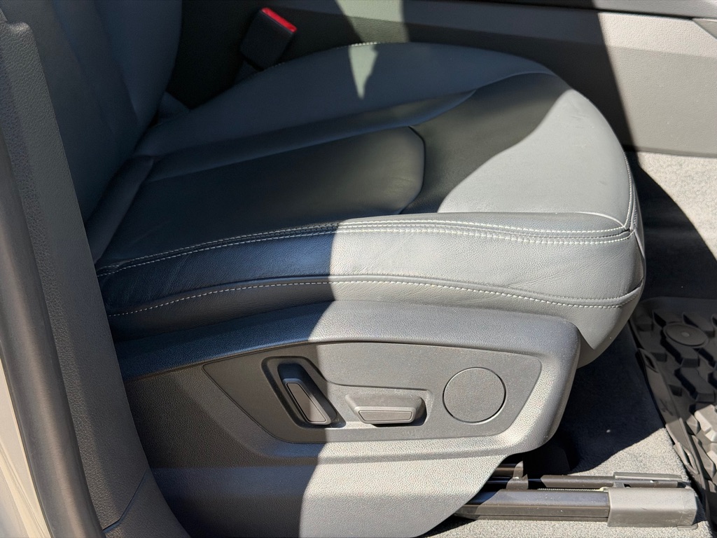 Photo 58 of this AUDI Q8