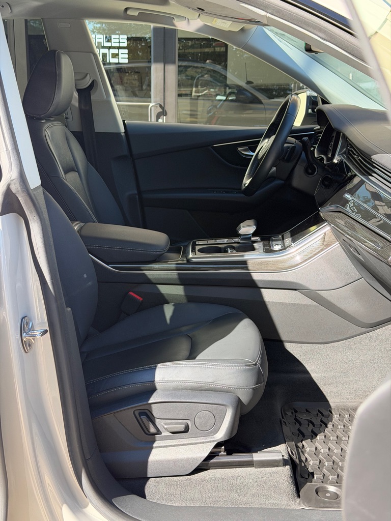 Photo 51 of this AUDI Q8