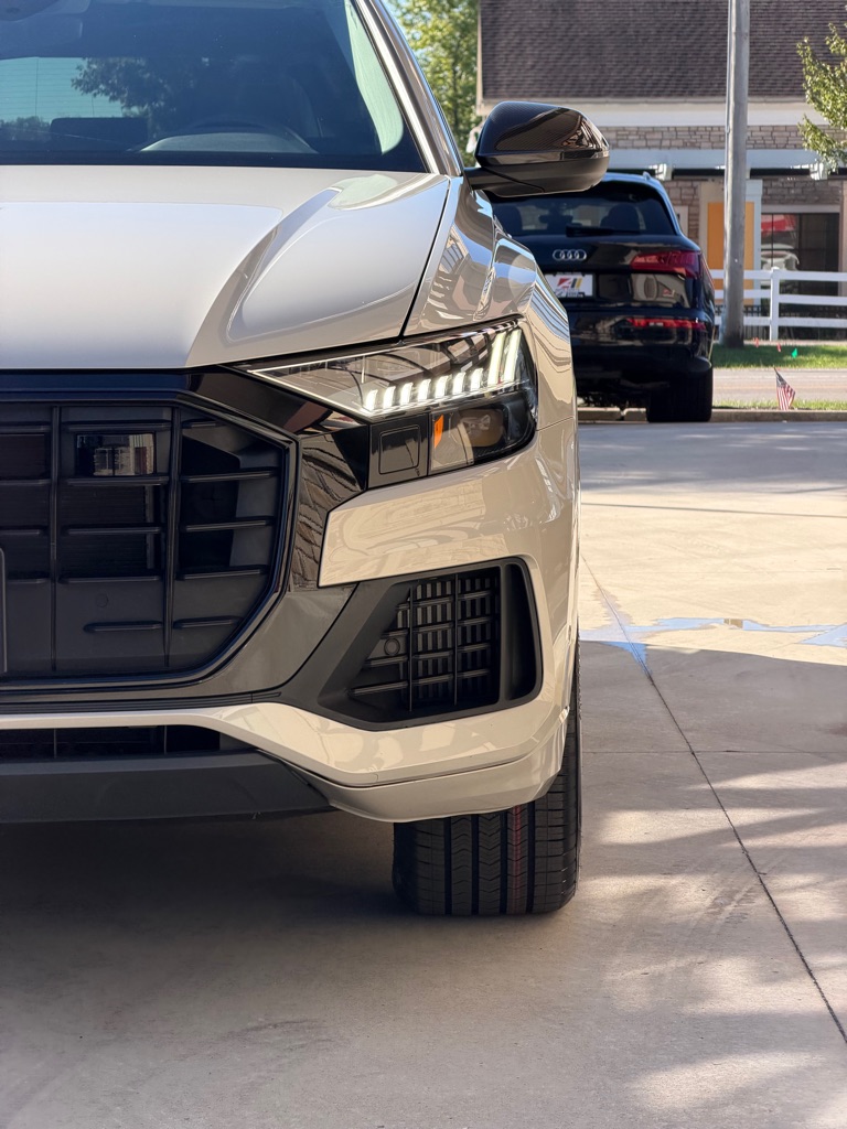 Photo 12 of this AUDI Q8