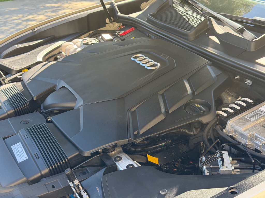 Photo 100 of this AUDI Q8