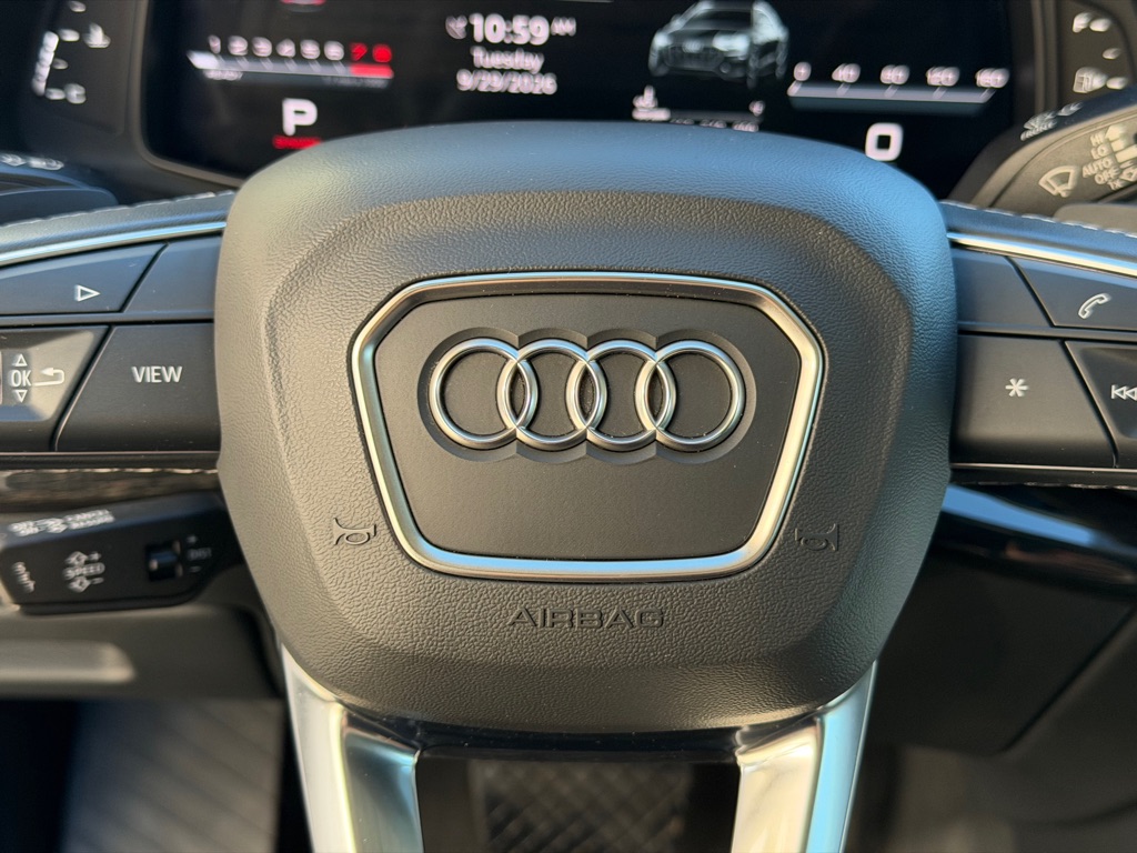 Photo 32 of this AUDI Q8