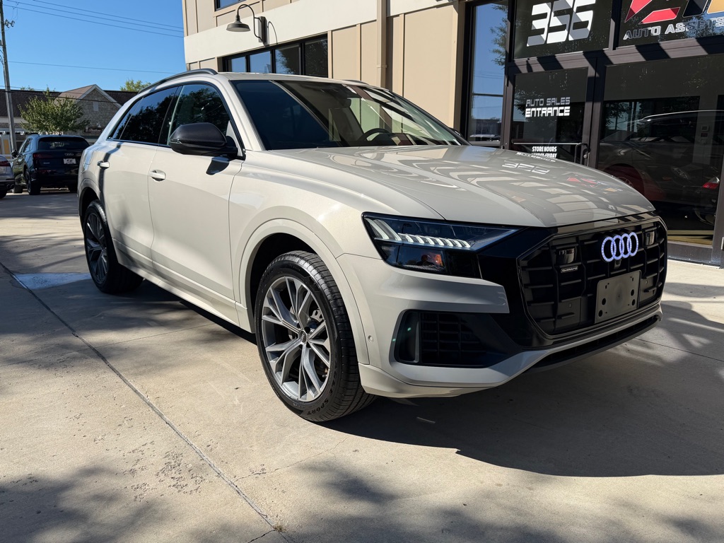 Photo 3 of this AUDI Q8
