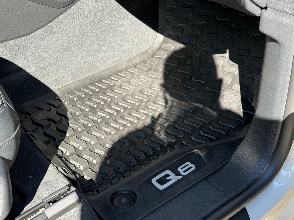 Photo 57 of this AUDI Q8