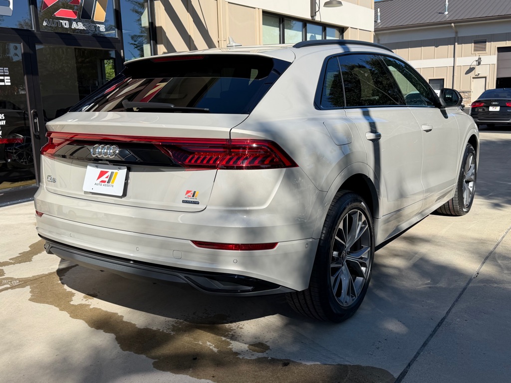 Photo 8 of this AUDI Q8