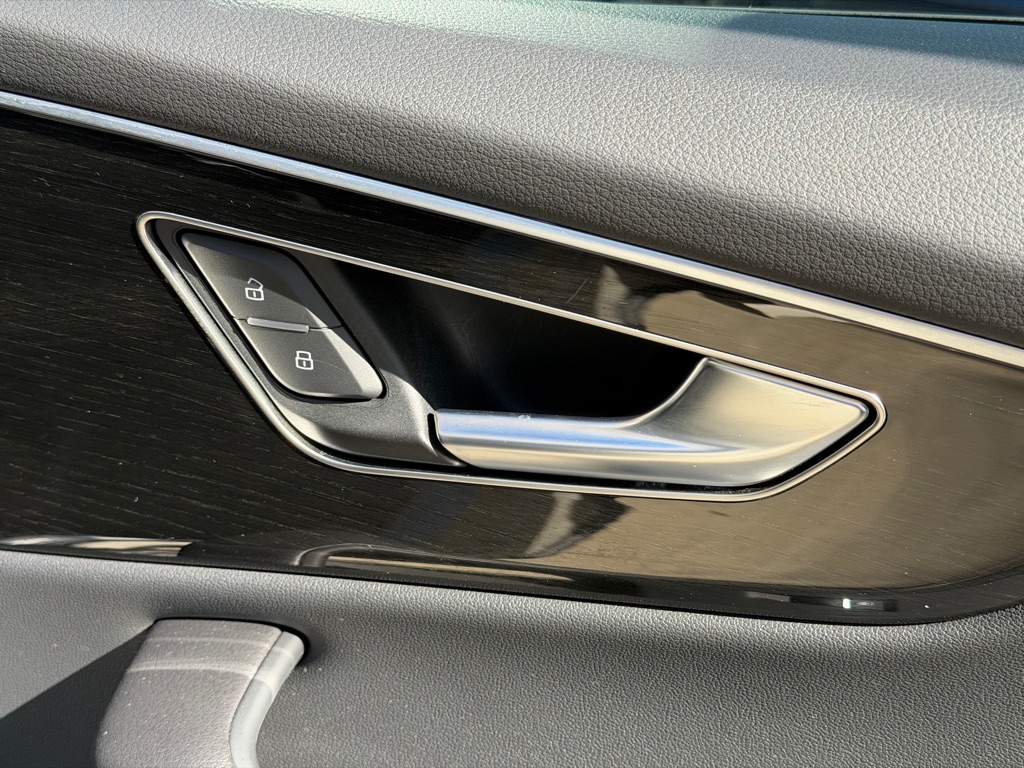 Photo 54 of this AUDI Q8
