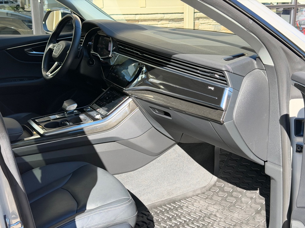 Photo 52 of this AUDI Q8