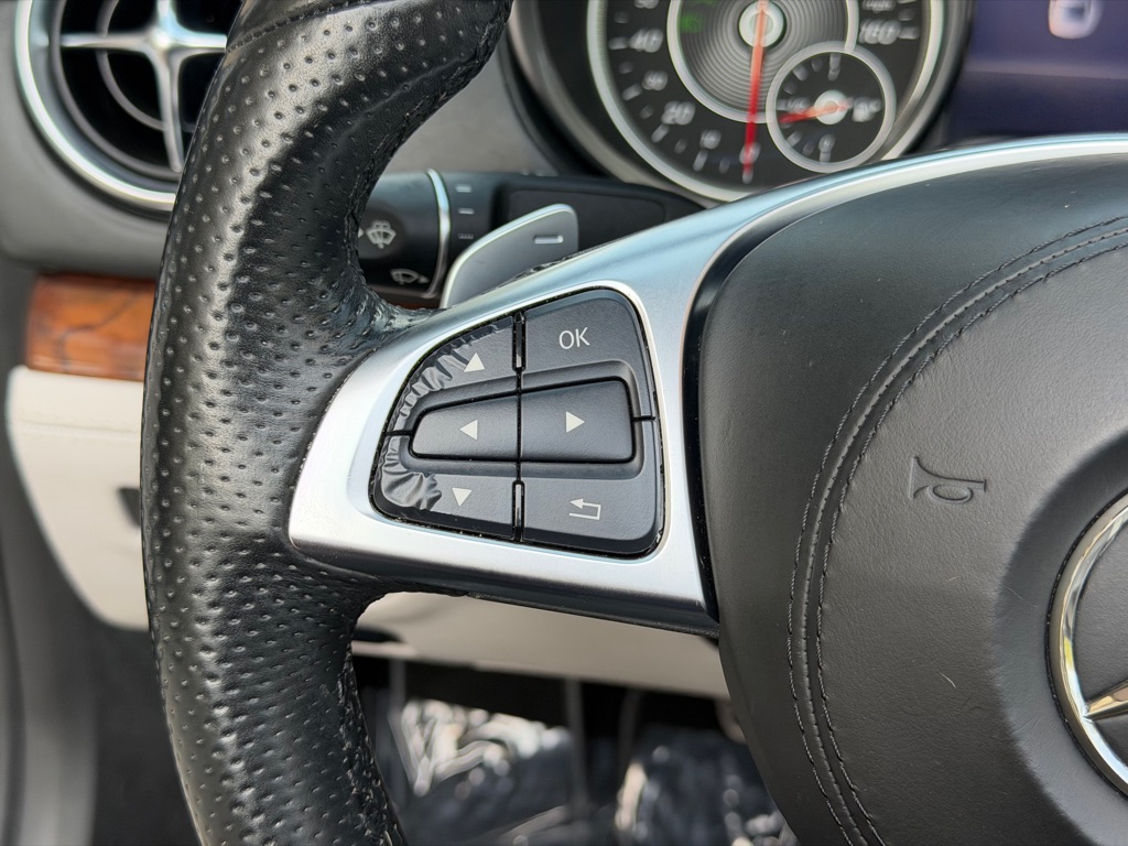 Photo 44 of this MERCEDES-BENZ SL