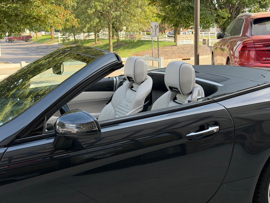 Photo 28 of this MERCEDES-BENZ SL