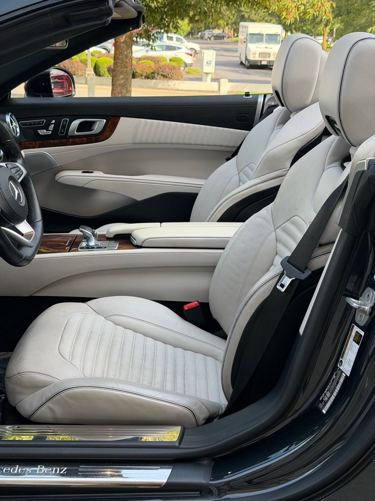 Photo 29 of this MERCEDES-BENZ SL