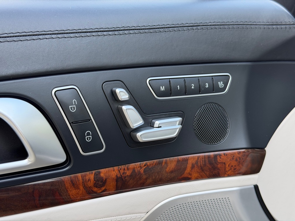Photo 33 of this MERCEDES-BENZ SL