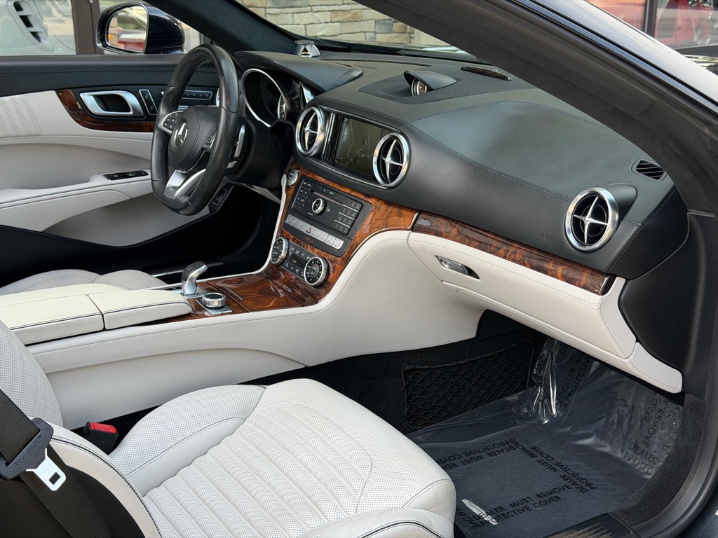 Photo 68 of this MERCEDES-BENZ SL
