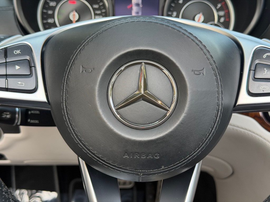 Photo 43 of this MERCEDES-BENZ SL