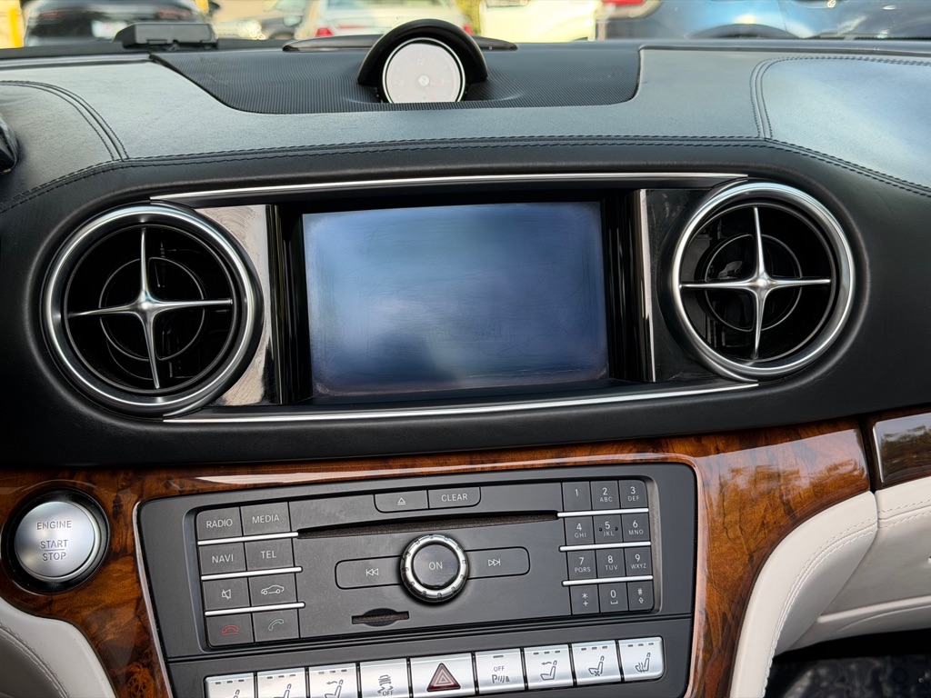 Photo 48 of this MERCEDES-BENZ SL