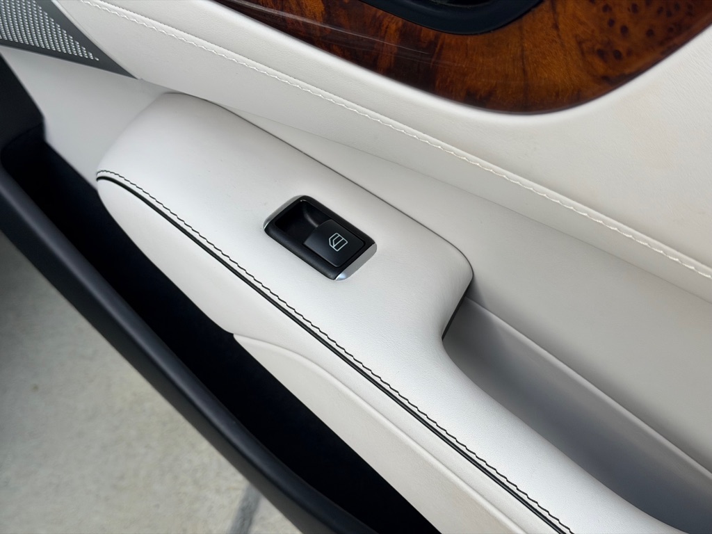 Photo 71 of this MERCEDES-BENZ SL