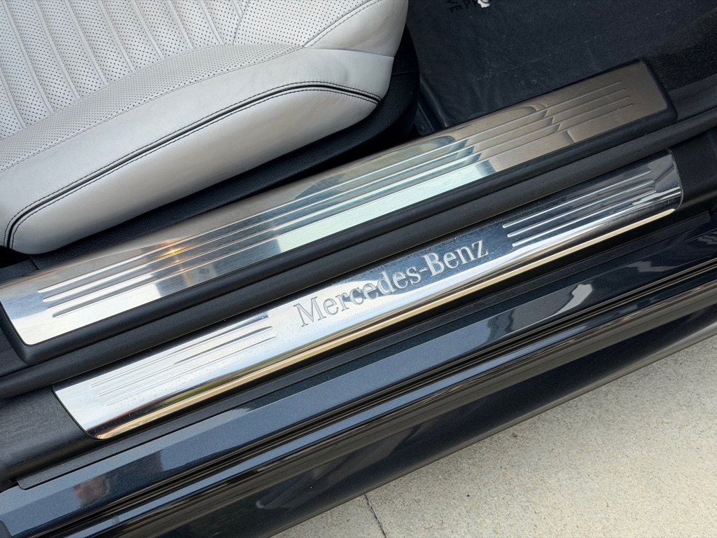 Photo 73 of this MERCEDES-BENZ SL