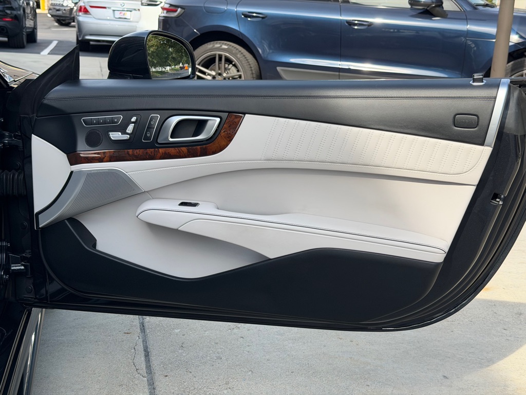 Photo 69 of this MERCEDES-BENZ SL