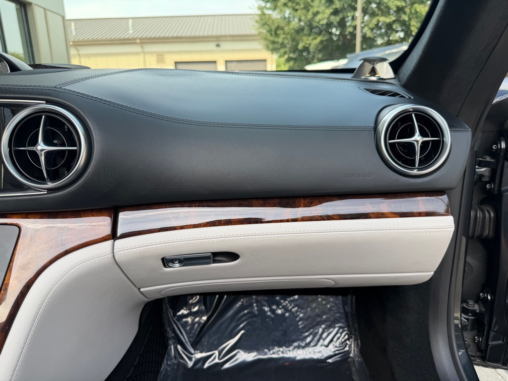 Photo 78 of this MERCEDES-BENZ SL