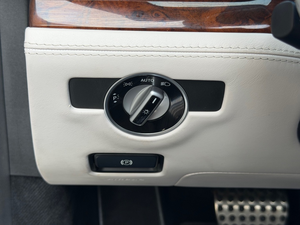 Photo 41 of this MERCEDES-BENZ SL