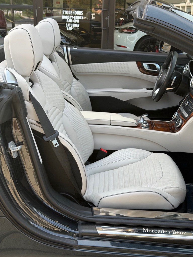 Photo 67 of this MERCEDES-BENZ SL