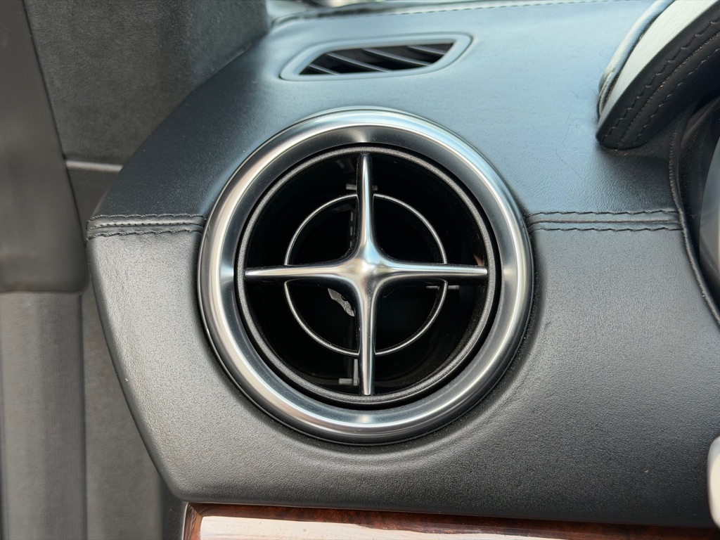 Photo 40 of this MERCEDES-BENZ SL