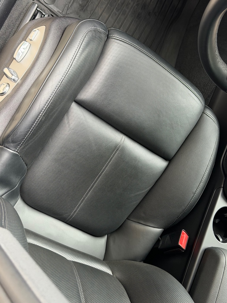 Photo 32 of this PORSCHE MACAN