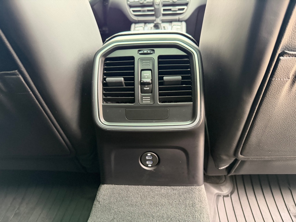 Photo 82 of this PORSCHE MACAN