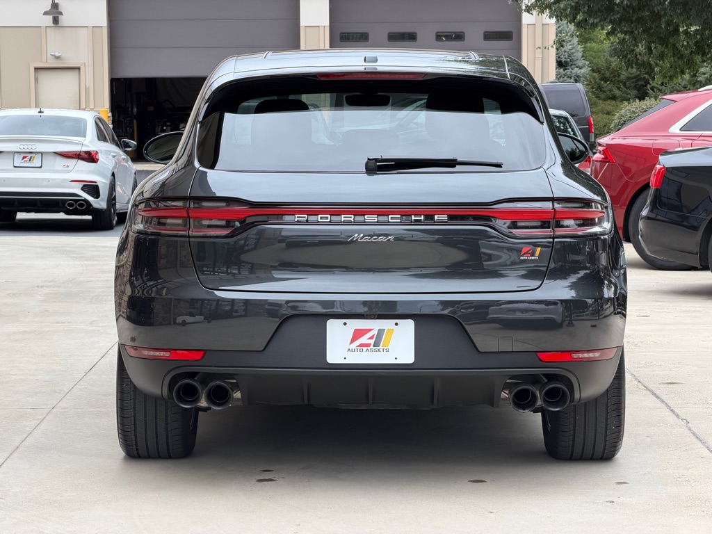 Photo 8 of this PORSCHE MACAN