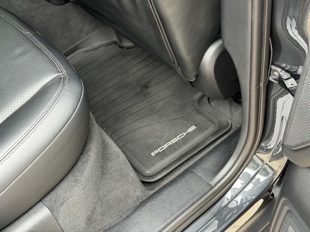 Photo 77 of this PORSCHE MACAN