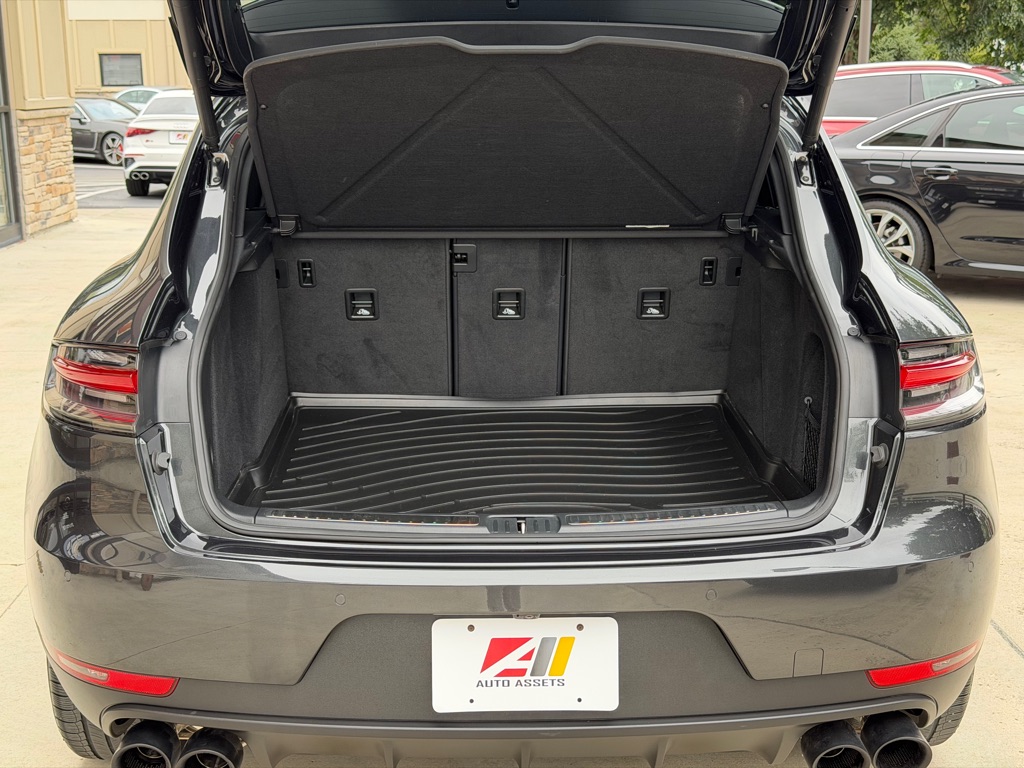 Photo 84 of this PORSCHE MACAN
