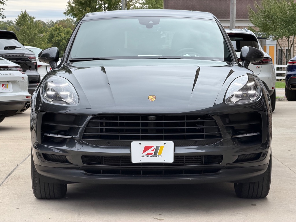 Photo 4 of this PORSCHE MACAN