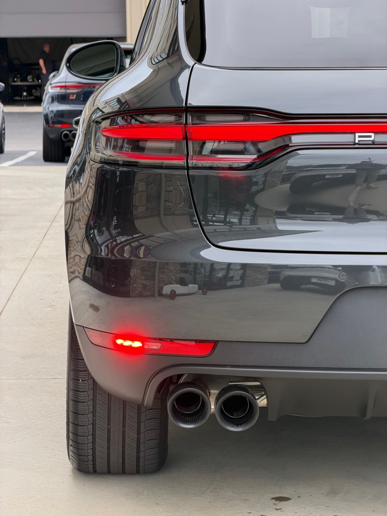 Photo 14 of this PORSCHE MACAN
