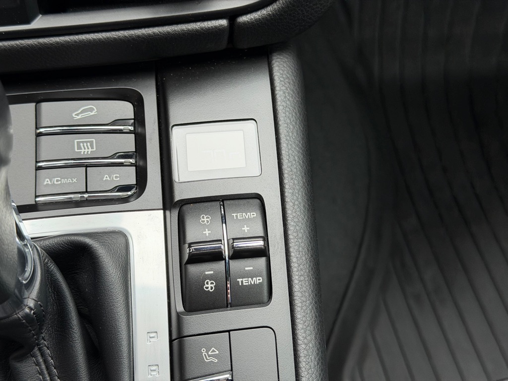 Photo 44 of this PORSCHE MACAN