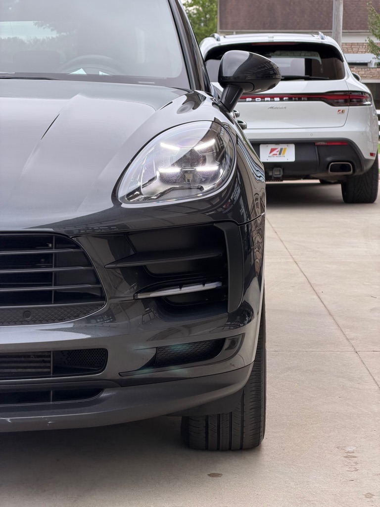 Photo 13 of this PORSCHE MACAN