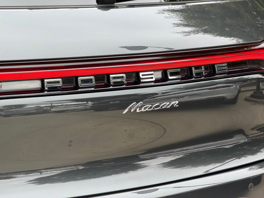 Photo 17 of this PORSCHE MACAN