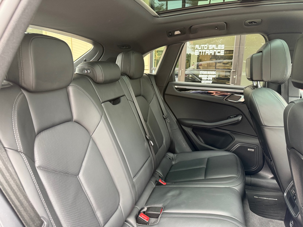 Photo 81 of this PORSCHE MACAN