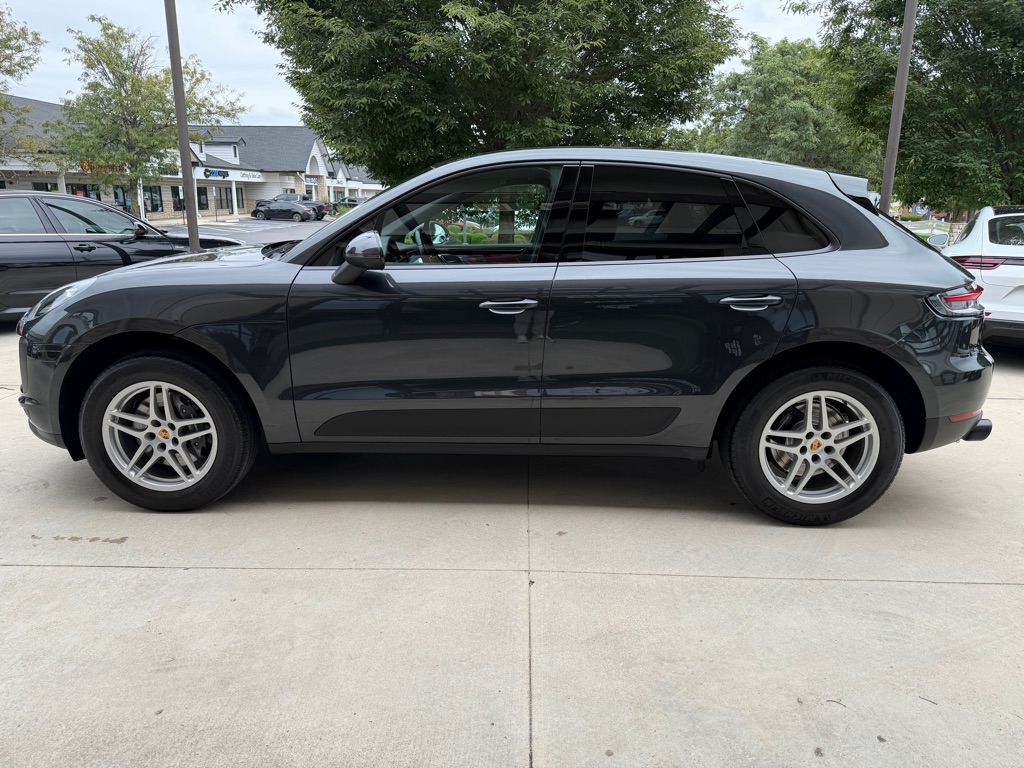 Photo 6 of this PORSCHE MACAN