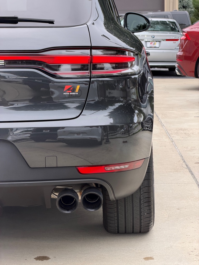 Photo 15 of this PORSCHE MACAN