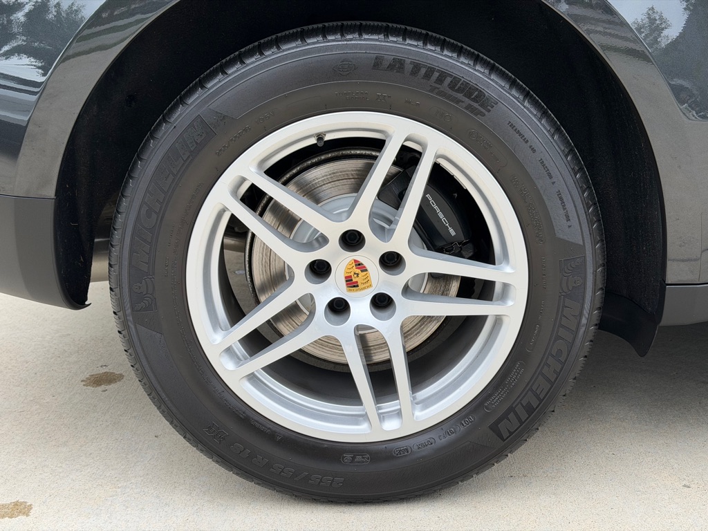 Photo 21 of this PORSCHE MACAN
