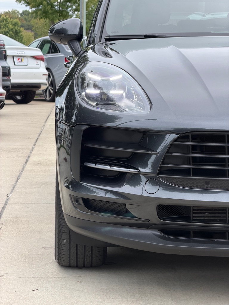 Photo 12 of this PORSCHE MACAN
