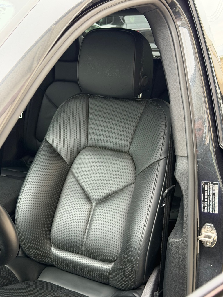 Photo 31 of this PORSCHE MACAN