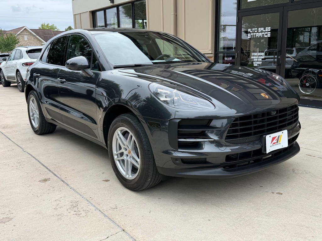 Photo 3 of this PORSCHE MACAN