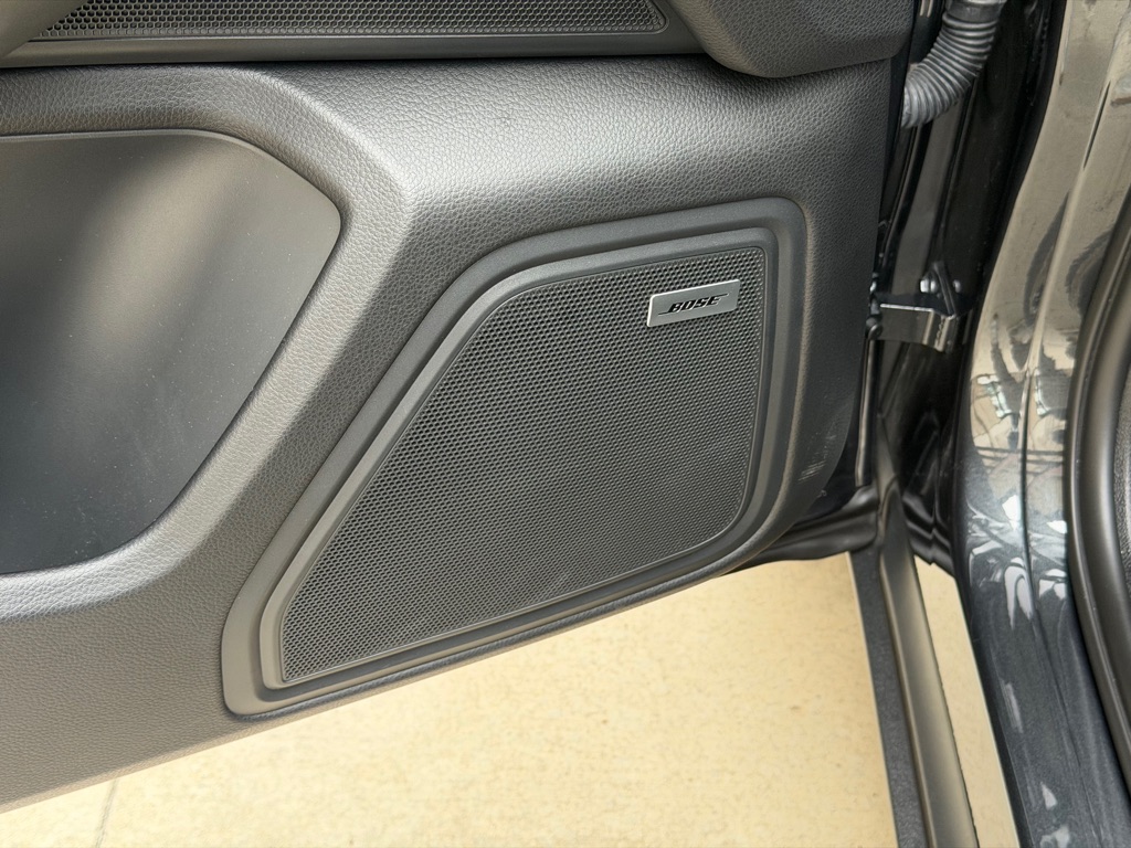 Photo 28 of this PORSCHE MACAN