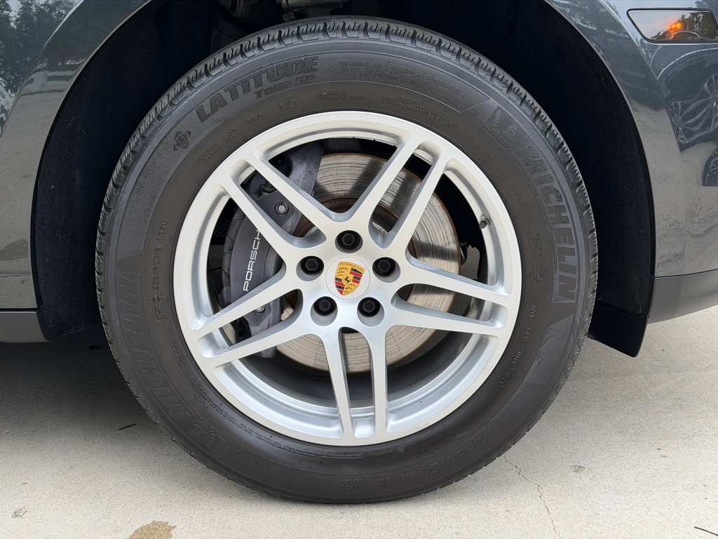 Photo 22 of this PORSCHE MACAN