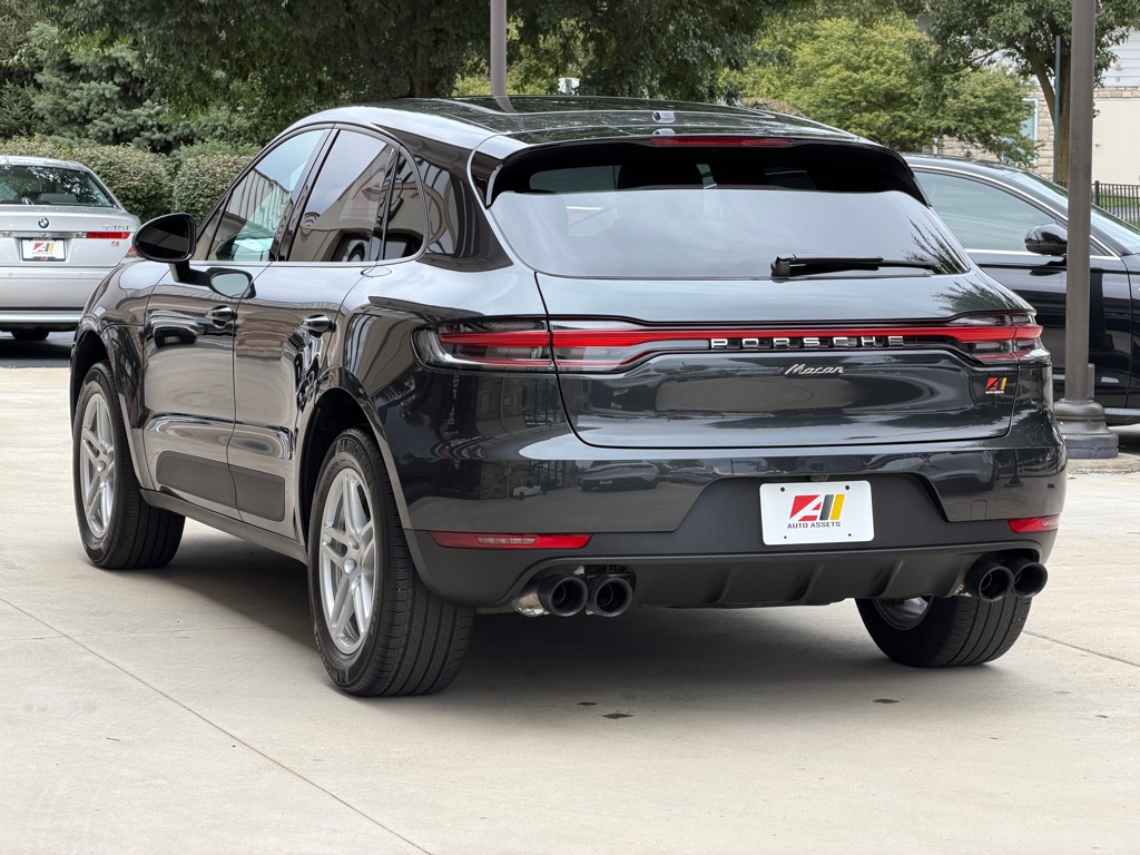 Photo 10 of this PORSCHE MACAN