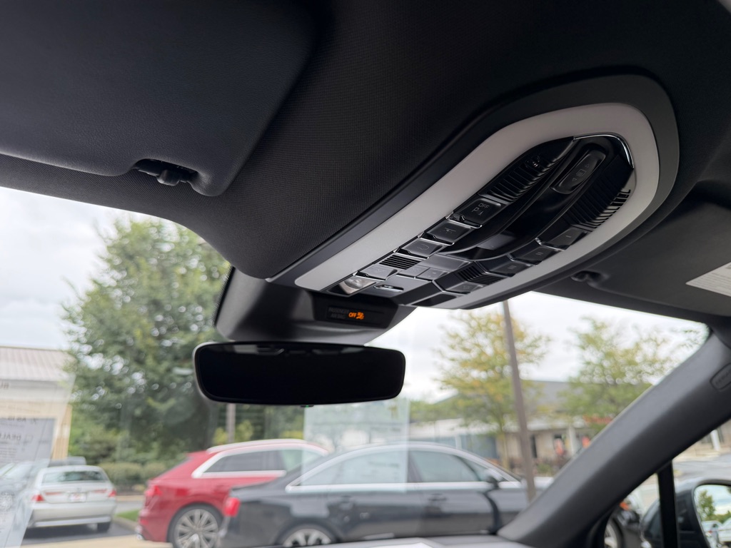 Photo 51 of this PORSCHE MACAN