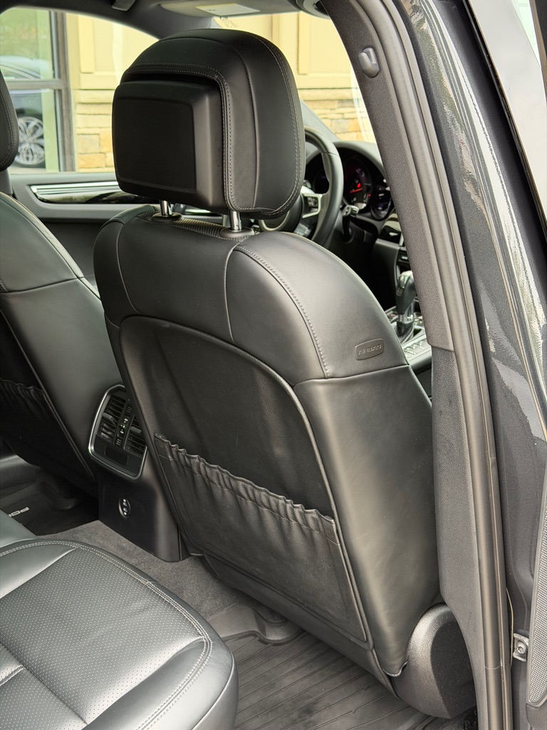 Photo 78 of this PORSCHE MACAN