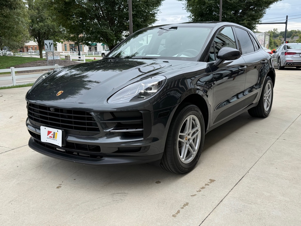 Photo 5 of this PORSCHE MACAN