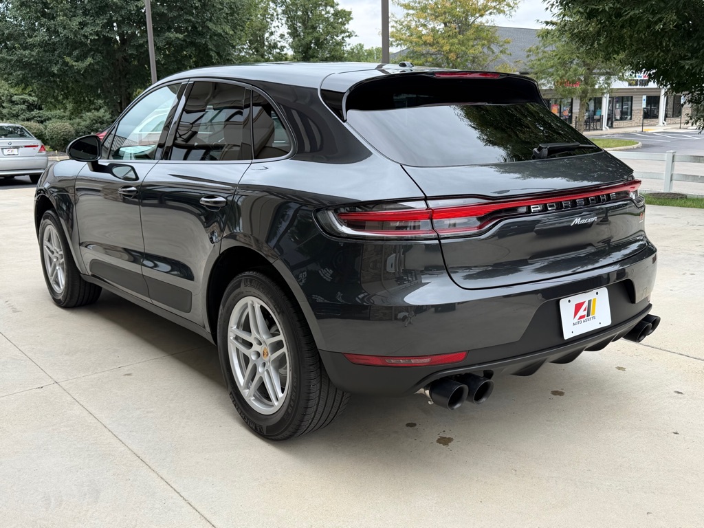 Photo 7 of this PORSCHE MACAN