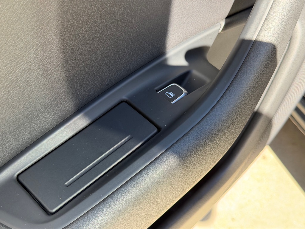 Photo 90 of this AUDI A6